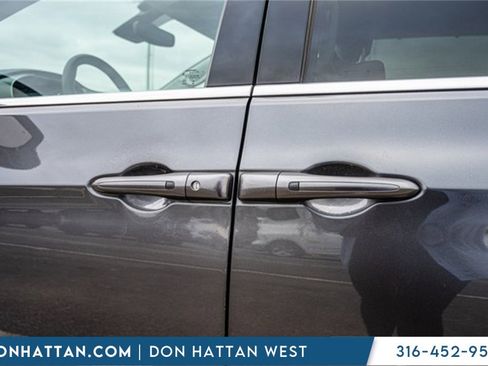 Used 2022 Chrysler Pacifica Touring-L image 33