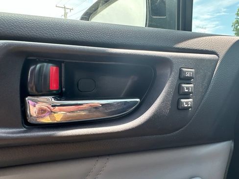 Used 2019 Subaru Outback 2.5i Limited AWD/4WD image 12