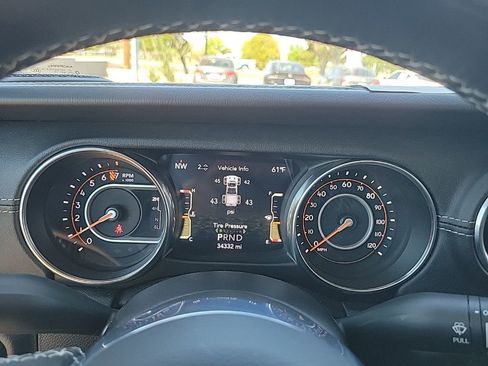 Used 2020 Jeep Gladiator Overland image 35