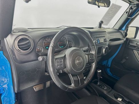 Used 2017 Jeep Wrangler Unlimited Sport w/ Connectivity Group AWD/4WD image 10
