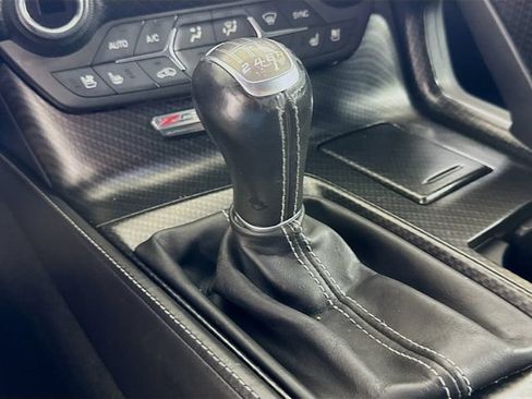 Used 2015 Chevrolet Corvette Z06 w/ 3LZ Preferred Equipment Group RWD image 18
