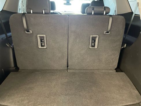 Used 2021 GMC Acadia SLE image 8