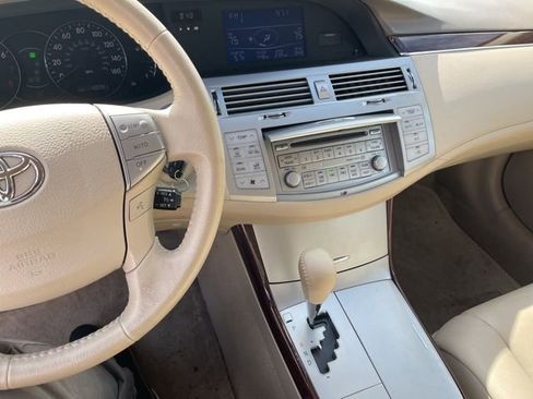 Used 2009 Toyota Avalon XLS FWD image 2