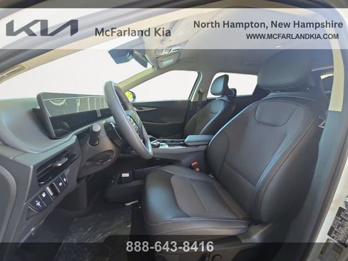 New 2025 Kia EV6 Light w/ Light LR Technology Package image 11