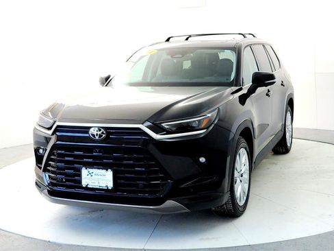 Used 2024 Toyota Grand Highlander Platinum image 2