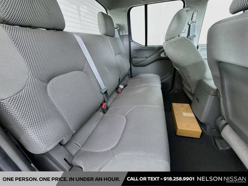 Used 2010 Nissan Frontier SE AWD/4WD image 23