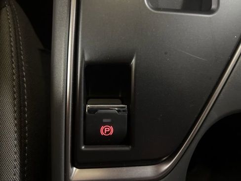 Used 2025 Subaru Crosstrek 2.0i Premium image 29