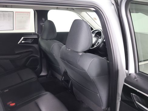 Used 2024 Mitsubishi Outlander ES image 43