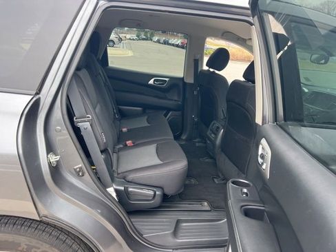 Used 2020 Nissan Pathfinder SV image 32