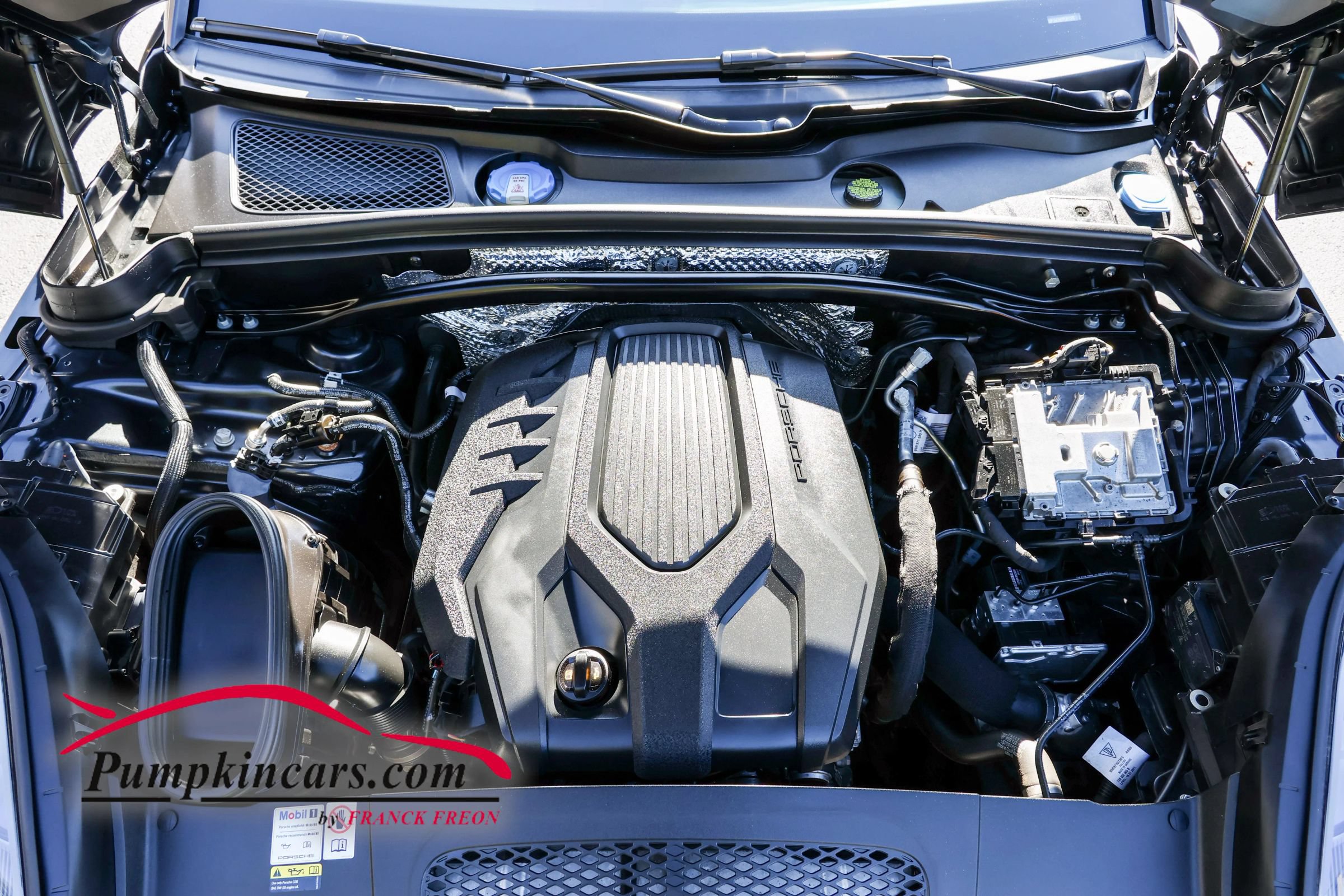 Used 2023 Porsche Macan AWD/4WD image 26