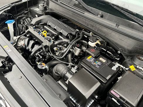 Used 2025 Hyundai Venue SEL image 30