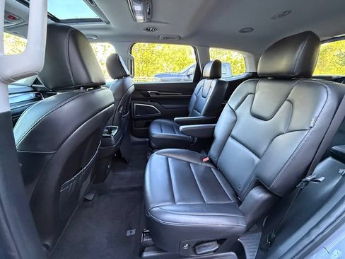 Used 2025 Kia Telluride S AWD/4WD image 37