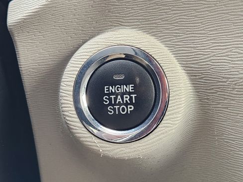 Used 2010 Toyota Venza Base image 21