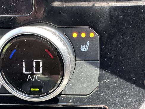 Used 2023 Toyota Highlander XLE AWD/4WD image 25