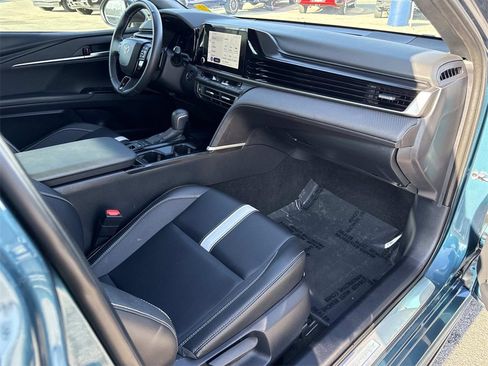 Used 2025 Toyota Camry SE image 27