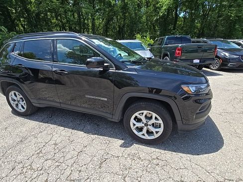 Used 2025 Jeep Compass Latitude AWD/4WD image 10