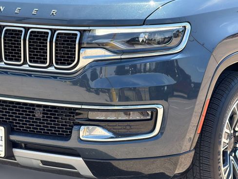 Used 2024 Jeep Wagoneer L Series II w/ Flexible Seating Group RWD image 12