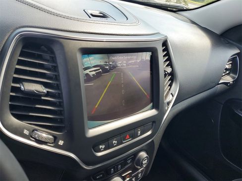 Used 2023 Jeep Cherokee Altitude Lux image 22