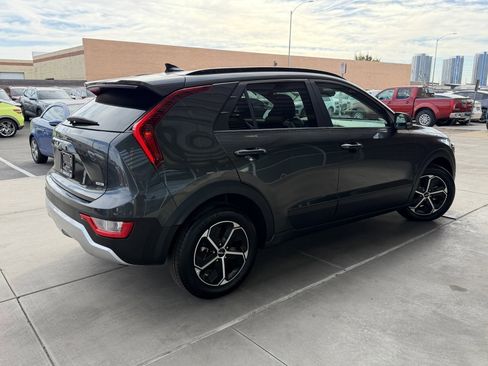 Used 2024 Kia Niro EX w/ EX Cold Weather Package image 4
