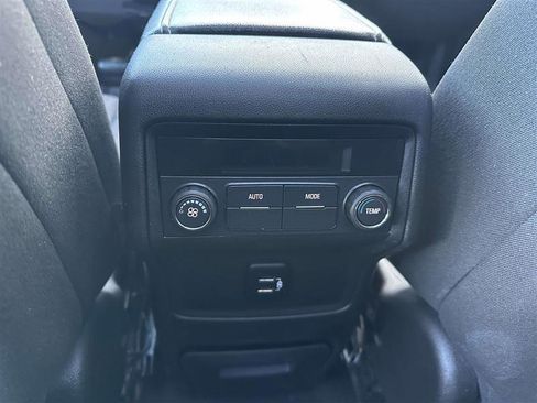 Used 2018 GMC Acadia SLE image 13