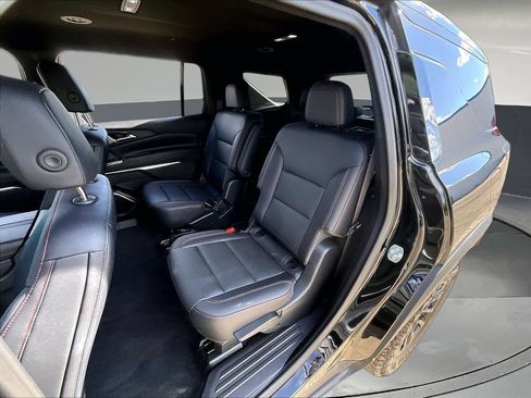 Used 2025 Chevrolet Traverse Z71 w/ Enhanced Driving Package AWD/4WD image 25