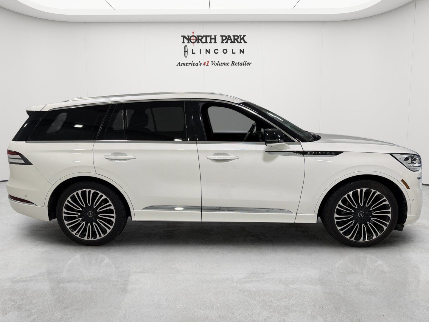 Used 2023 Lincoln Aviator Black Label w/ Dynamic Handling Package AWD/4WD image 6