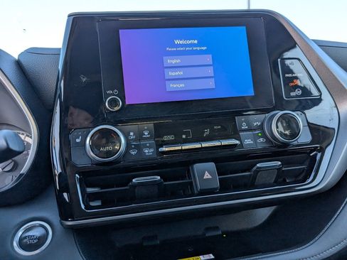 Used 2024 Toyota Highlander XLE image 18