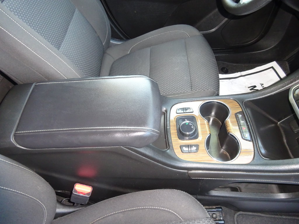 Certified 2021 GMC Acadia SLE w/ Driver Convenience Package FWD image 17
