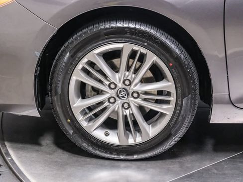 Used 2017 Toyota Camry SE image 11