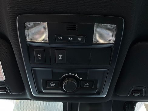 Used 2018 Toyota Tacoma TRD Off-Road AWD/4WD image 19