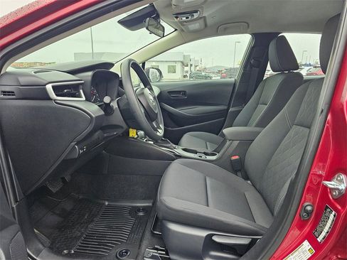 Used 2025 Toyota Corolla LE image 19