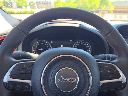 Used 2023 Jeep Renegade Trailhawk AWD/4WD image 30