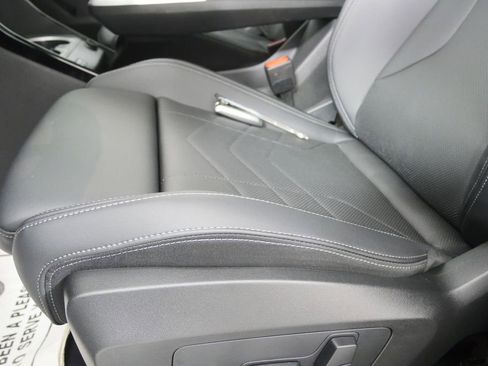 Certified 2025 BMW X2 xDrive28i w/ Technology Package image 9