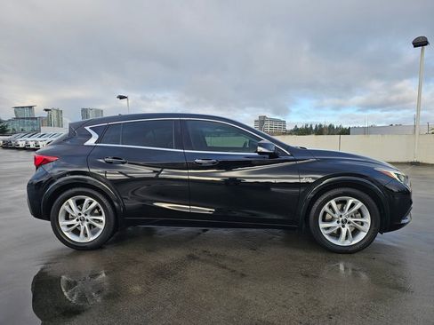 Used 2018 INFINITI QX30 w/ Cargo Package image 9