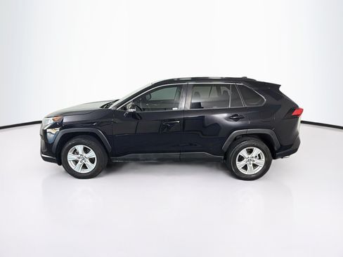Used 2019 Toyota RAV4 XLE w/ Convenience Package FWD image 4