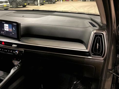 Used 2024 Kia Sorento S image 15