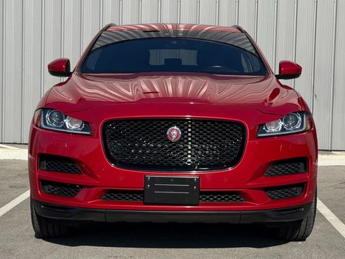 Used 2019 Jaguar F-PACE Premium image 2