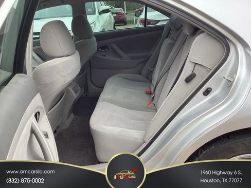 Used 2011 Toyota Camry LE image 24