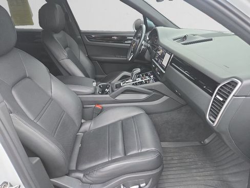 Used 2019 Porsche Cayenne AWD/4WD image 16