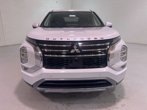 New 2025 Mitsubishi Outlander SE image 8