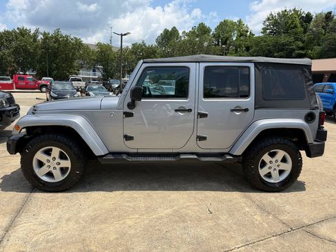 Used 2014 Jeep Wrangler Unlimited Sport AWD/4WD image 2