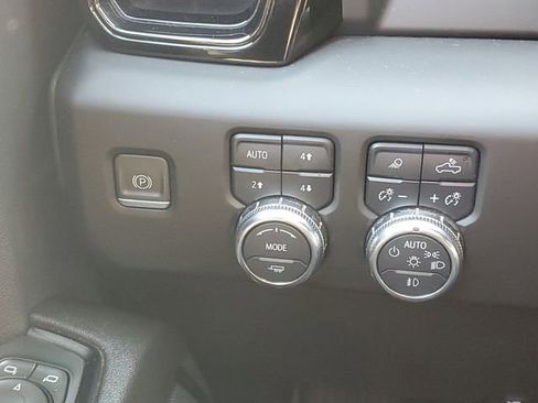 Certified 2023 GMC Sierra 1500 AT4 w/ AT4 Preferred Package AWD/4WD image 18
