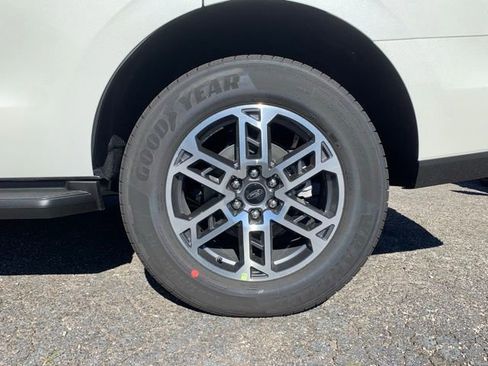 New 2025 Ford Expedition Active image 29