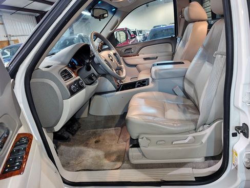 Used 2011 Chevrolet Tahoe LT image 15