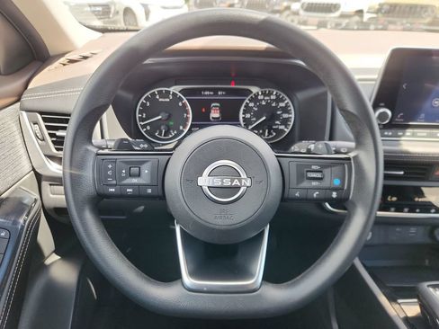 Used 2023 Nissan Rogue SV AWD/4WD image 16