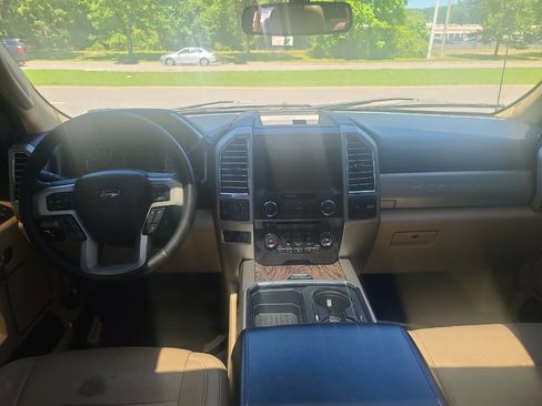 Used 2017 Ford F250 Lariat w/ Lariat Value Package AWD/4WD image 35