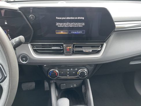 Used 2025 Chevrolet TrailBlazer LT AWD/4WD image 18