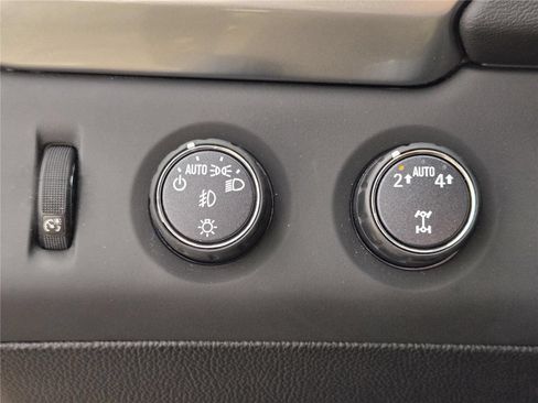 Used 2018 Chevrolet Tahoe Premier AWD/4WD image 19