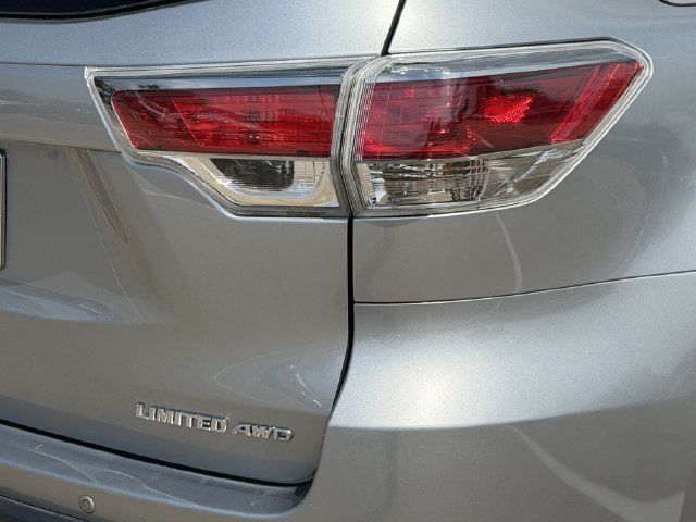 Used 2015 Toyota Highlander Limited Platinum AWD/4WD image 7