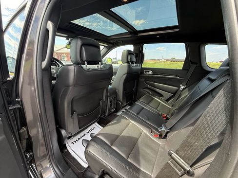 Used 2018 Jeep Grand Cherokee Overland AWD/4WD image 8